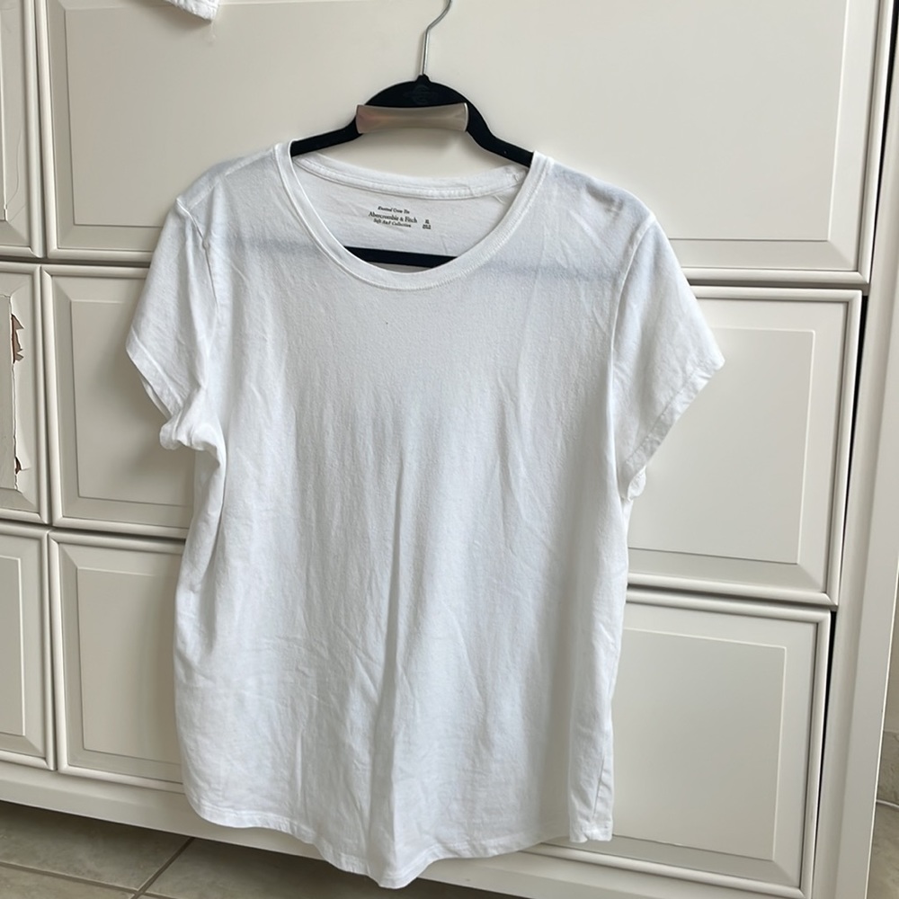 Abercrombie & Fitch White tee shirt